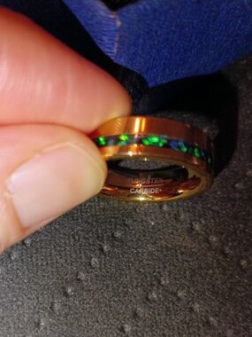 💍 Gold Tungsten Carbide Ring w/ Green Opal Inlay – Size 9.5 💍